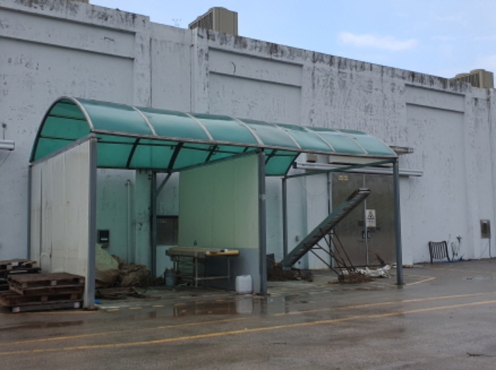 부동산표시 2번지상 제시외 건물(물치장)전경