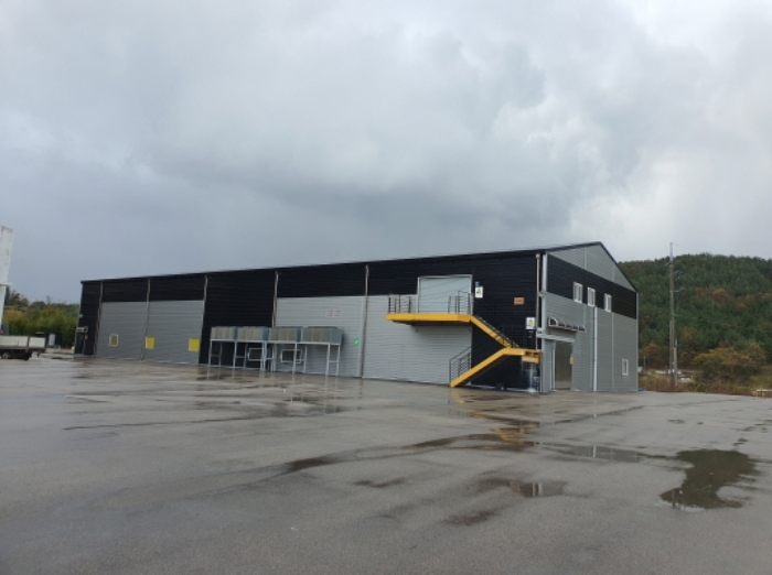 부동산표시 3번 건물(기타공장, 창고 1층 893.03㎡ 2층 82.46㎡ )전경