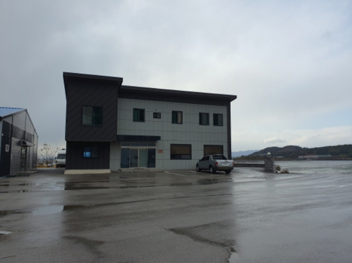 부동산표시 3번 건물(사무실, 숙소 1층 113.85㎡ 2층 170.47㎡ )전경