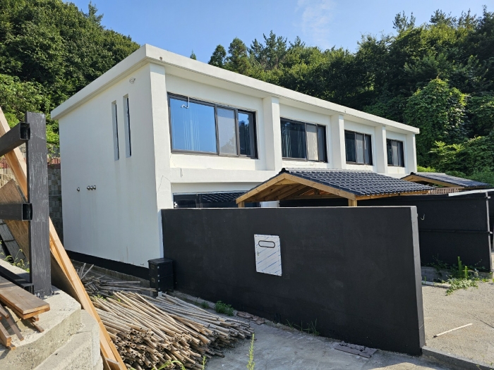 건물(가) 및 제시외건물(ㄱ)