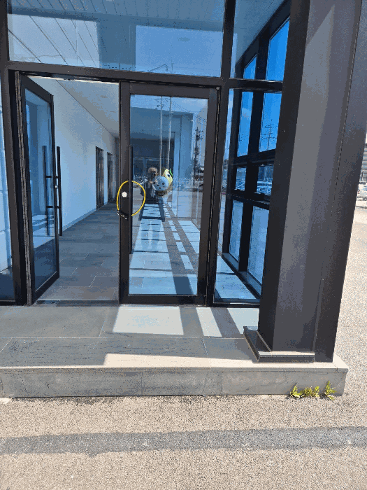 본건 기호2(가) 1층 사무실 입구