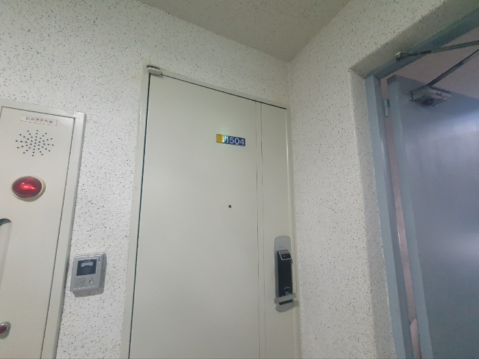 본건 호수 출입문