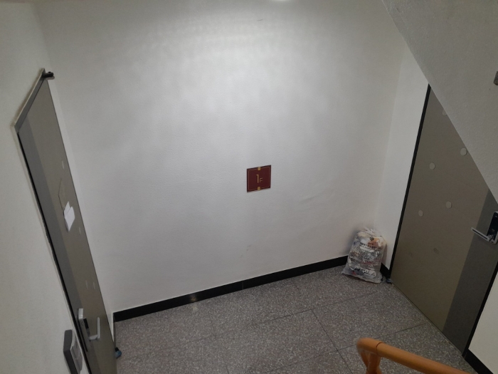 본건 1층 복도 전경