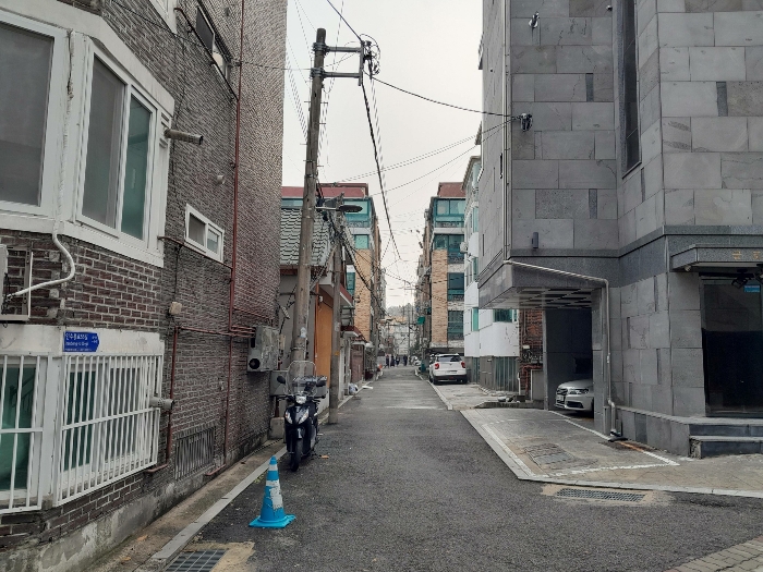 주위환경(동측 도로변)