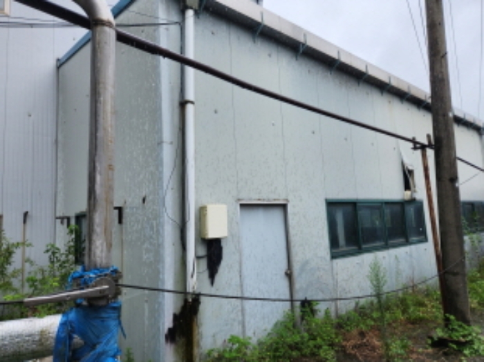 목록15 공장 건물 후면