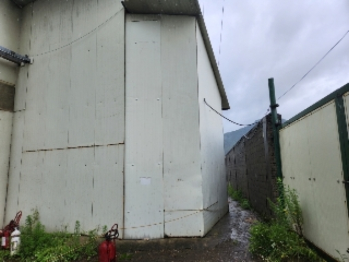 목록15 공장 건물 후면