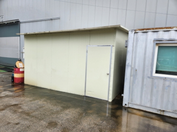 목록14 지상 소재 제시외 컨테이너(임차인 소유)