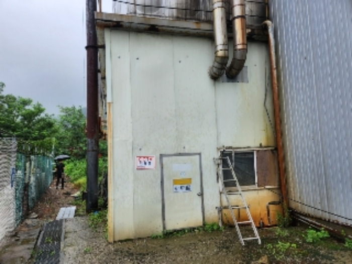 목록15 공장 건물 후면