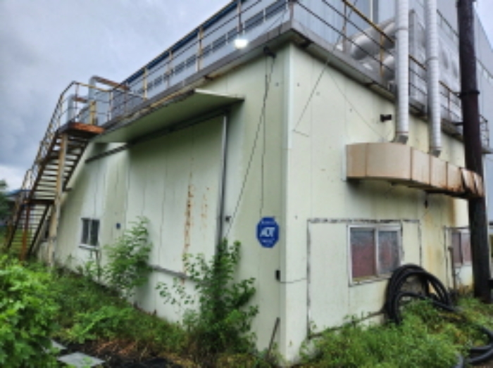 목록15 공장 건물 후면