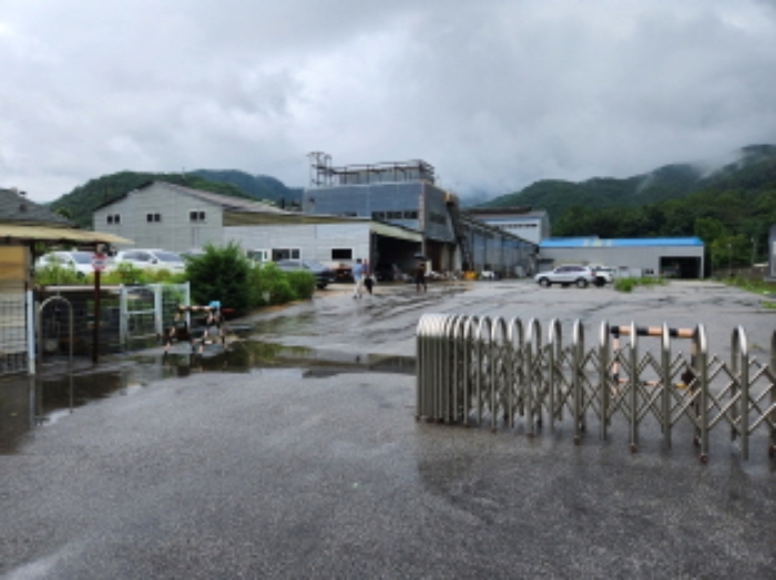 목록15 공장 건물 입구