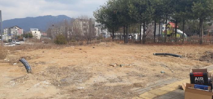 본건 토지 차도에서 전면으로 바라본 모습