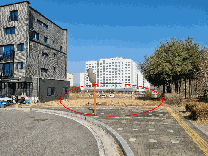 본 건(남측에서 촬영)