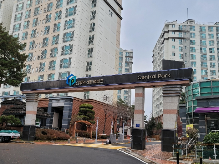 단지 진입로(정문)