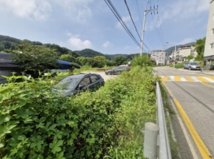 물건 2(내손동 89-2) 전경 - 토지 동북쪽 도로에서 본 사진