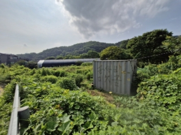 물건 3(내손동 87) 전경 - 도로쪽(토지 서북쪽)에서 본 사진