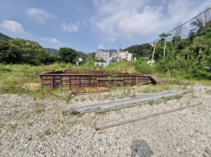 물건 1(내손동 89) 전경 - 물건 2. 진입부쪽에서 본 사진