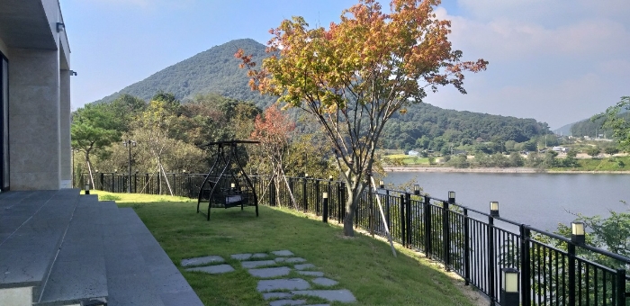 펜스 및 조경수