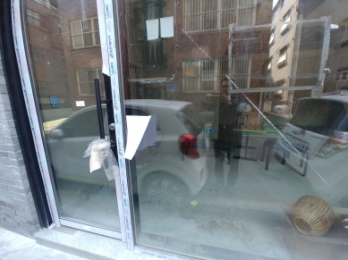 1층 상가 안내문 부착