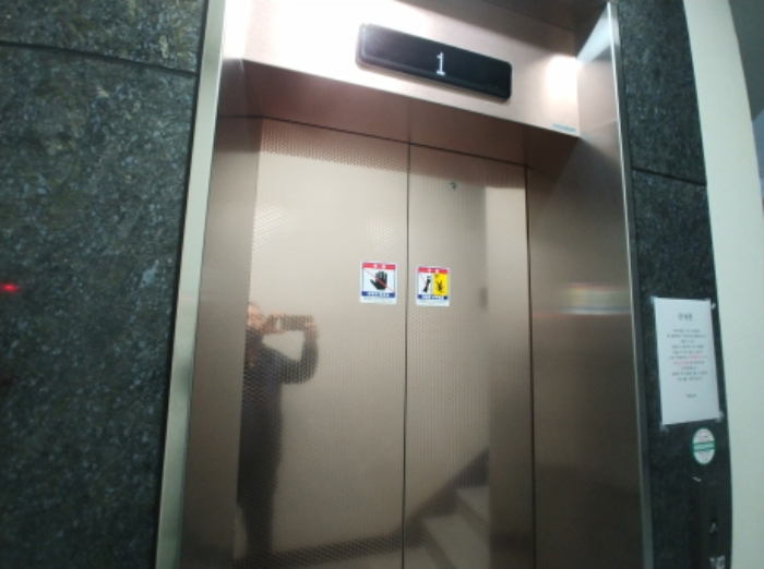엘리베이터실