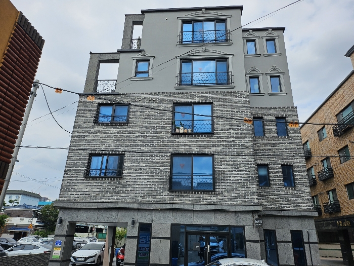 본건 남서측 앞에서 촬영