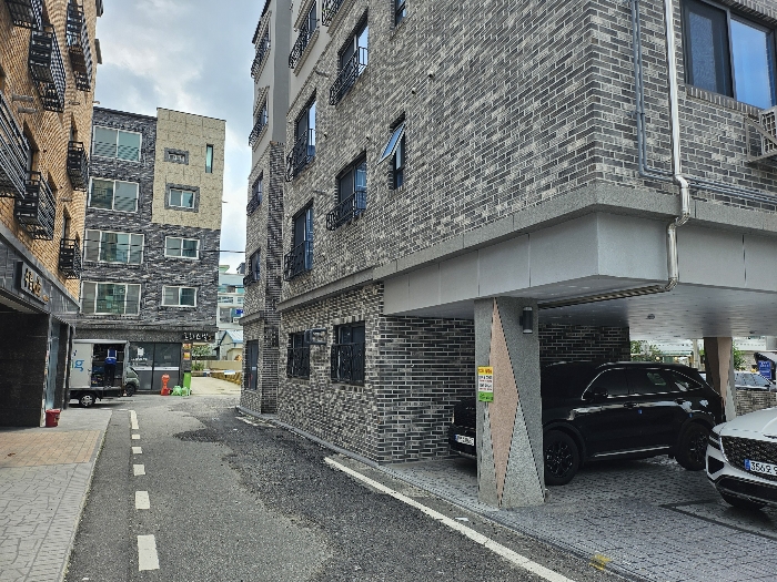 본건 남동측 도로 주위환경