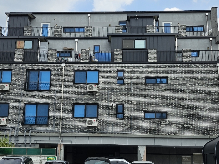 본건 북서측 앞에서 촬영