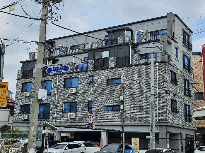 본건 서측 앞에서 촬영