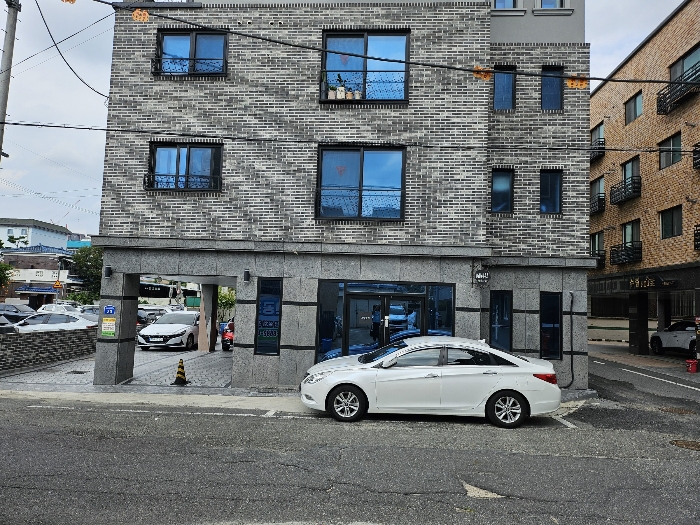 본건 남서측 앞에서 촬영