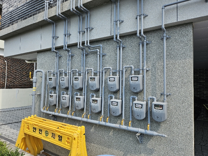 본건 1층 외벽 주위환경