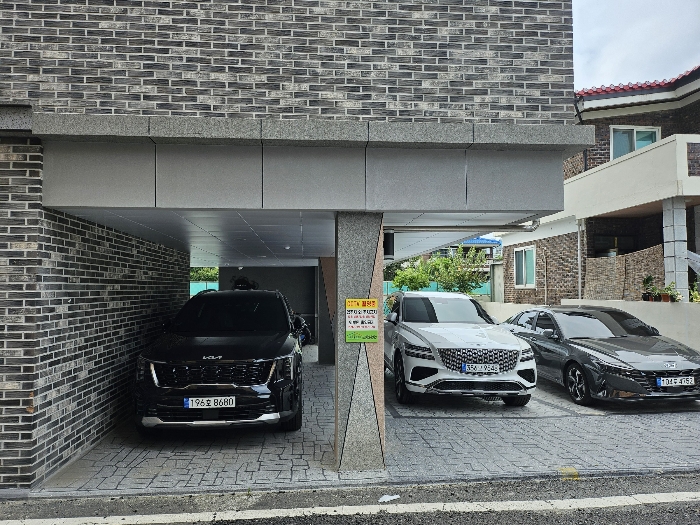 본건 북동측 앞에서 촬영