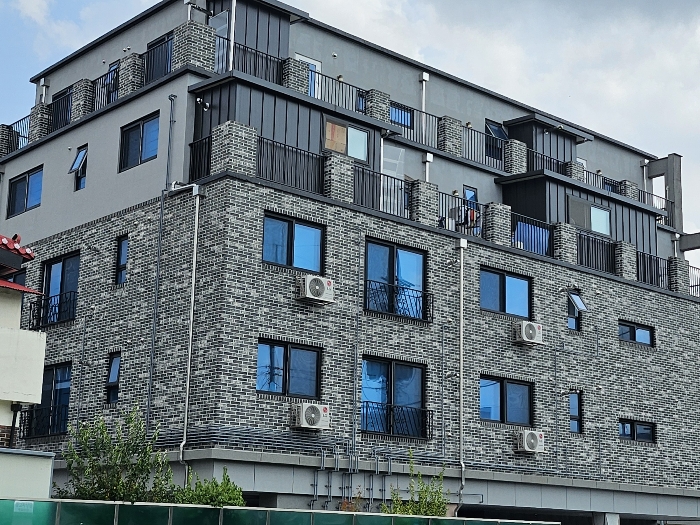 본건 북측 앞에서 촬영