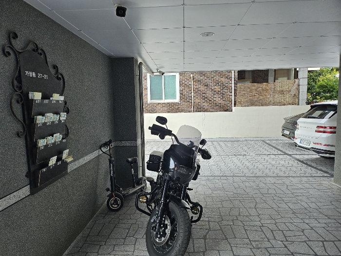 본건 1층 피로티주차장 주위환경