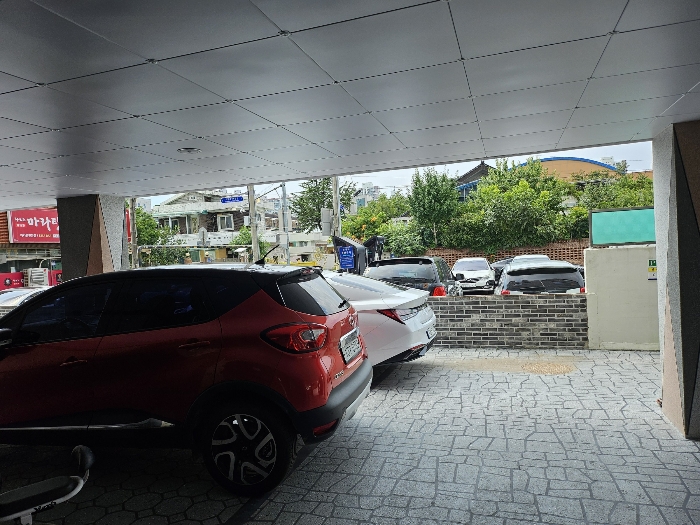 제시외 피로티주차장 주위환경