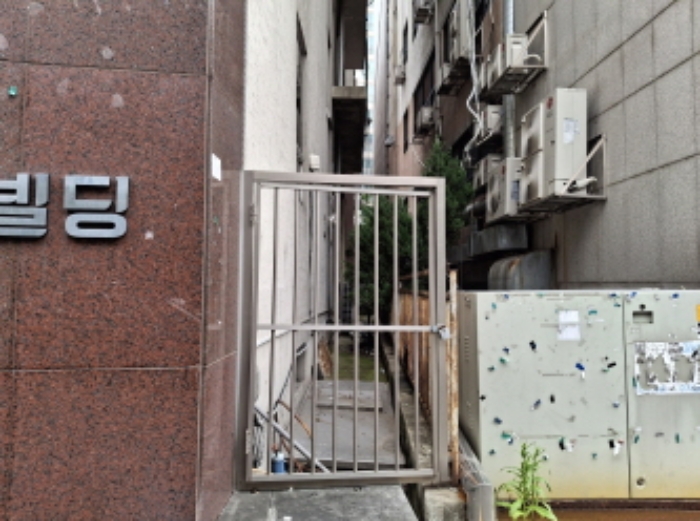 건물 뒷쪽 모습