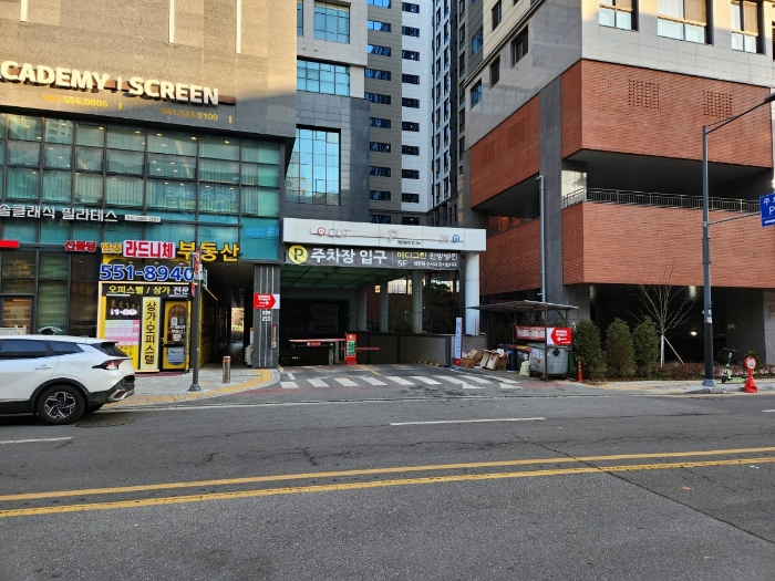 【주차장출입구-서측에서촬영】