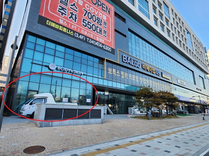 【본건 및 1층상가전경】