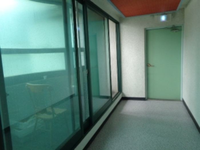 [목록 2] 지상 4층 남쪽 복도 끝의 모습