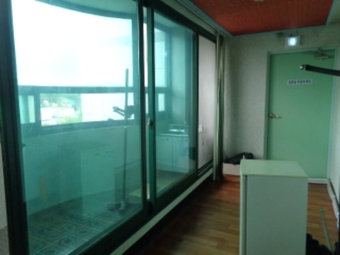 [목록 2] 지상 3층 남쪽 복도 끝의 모습