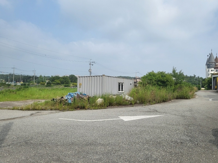 본건 북동측, 컨테이너박스