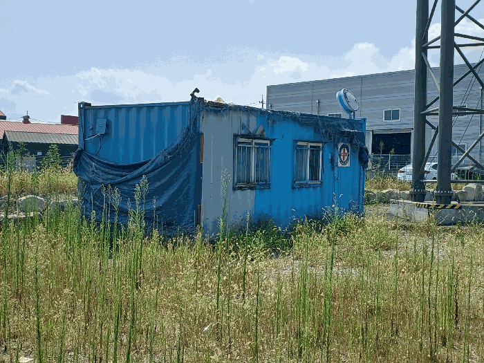 본건 지상에 소재하는 컨테이너