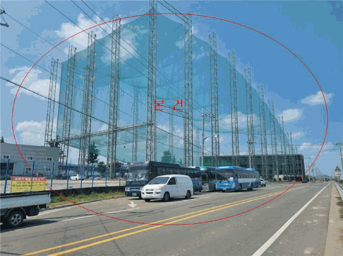 본건 전경 - 동측 인근에서 촬영