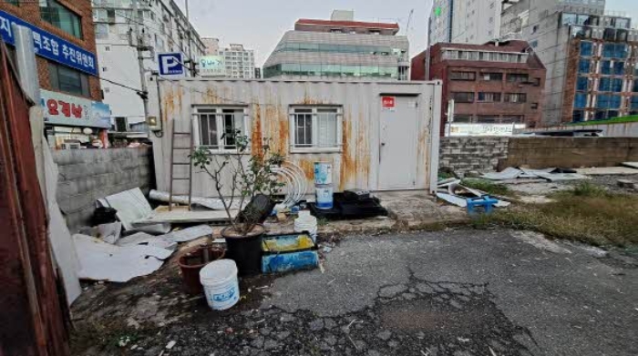 본건 토지 지상 제시외 컨테이너박스 1동