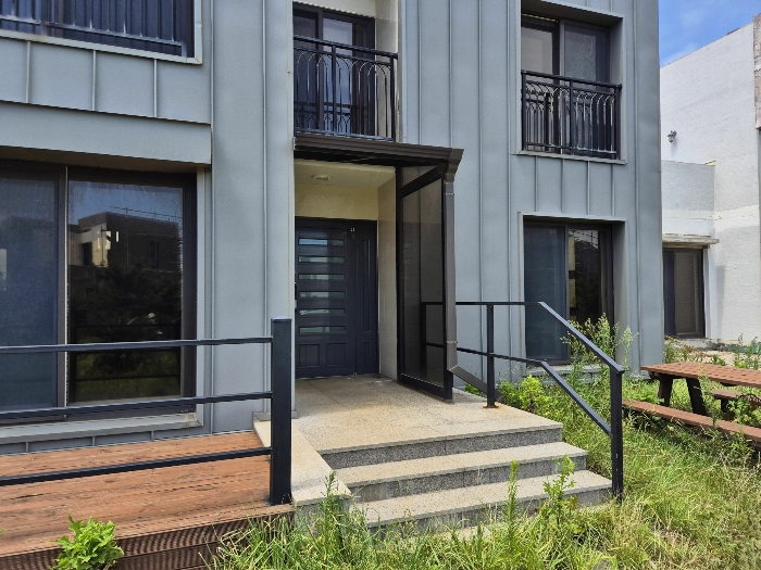 기호(10) 전면 제시외건물(ㅈ) 전경