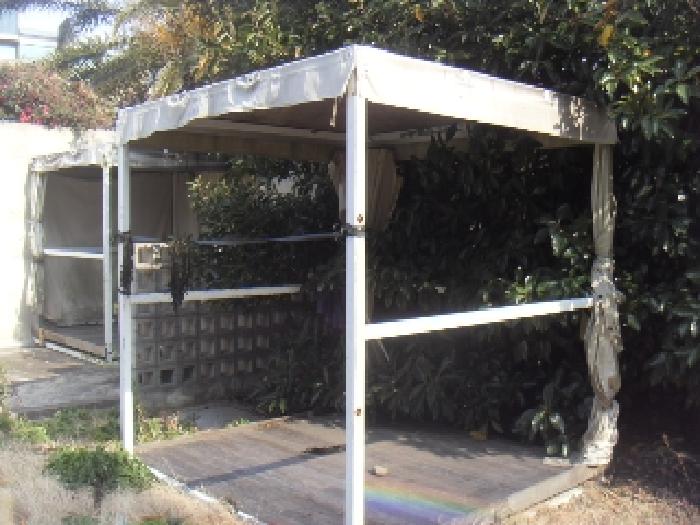 소재지1(하예동 1795-1) 지상 이동 용이한 파고라 사진