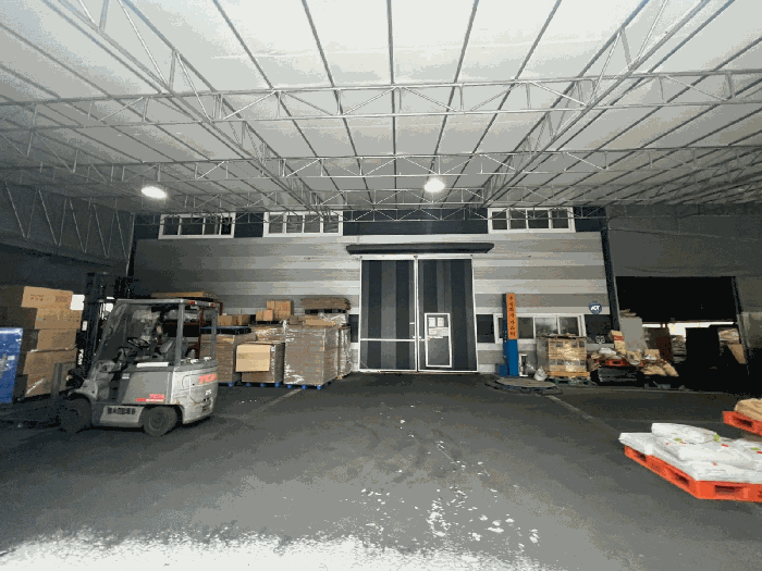 본건 기호(6) 건물 전경 및 제시외건물㉩