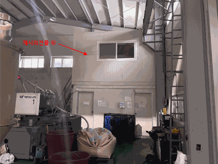 본건 기호(6) 건물 내부 및 제시외건물㉬