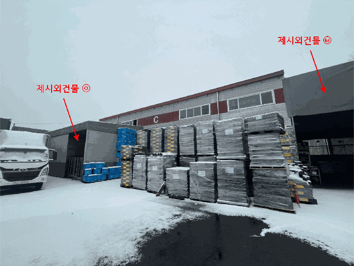 본건 기호(3) 건물 전경 및 제시외건물㉥,㉧