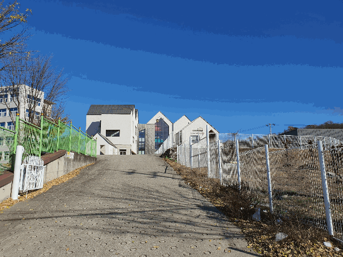 [ 본건 진입로 전경 ]