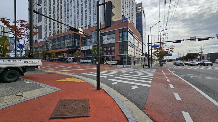 본건 북서측 도로 전경