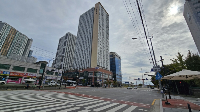 본건 및 도로 전경